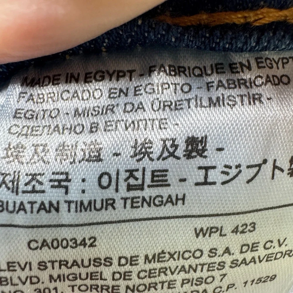 Levis *orders ship